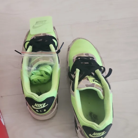 Nike Men' Air Max Camo Neon Green Sneakers - Picture 4 of 8